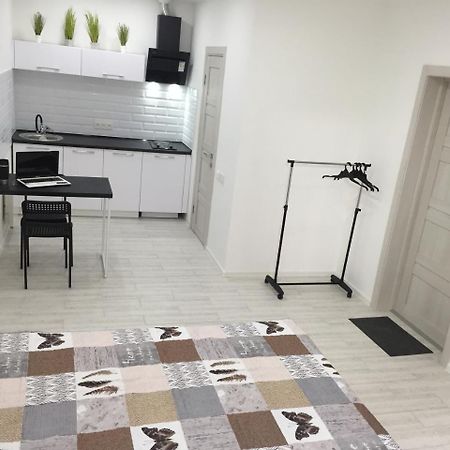 Small Underground Apartment At The Center Kherson Ngoại thất bức ảnh