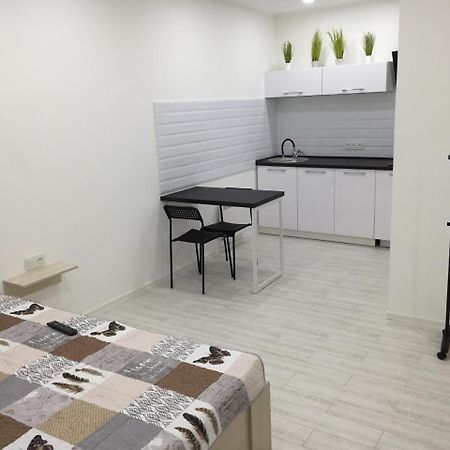 Small Underground Apartment At The Center Kherson Ngoại thất bức ảnh